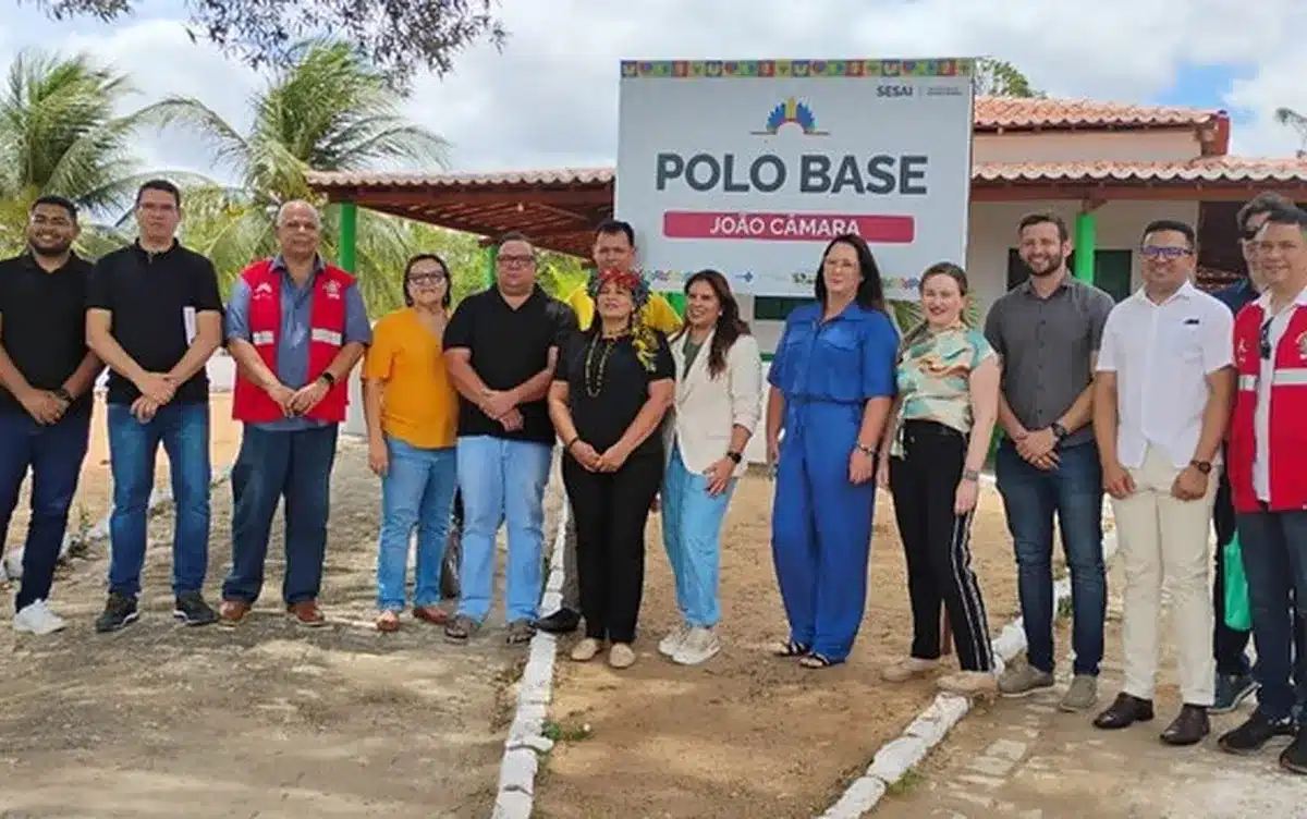 assistência, atenção, cuidado;