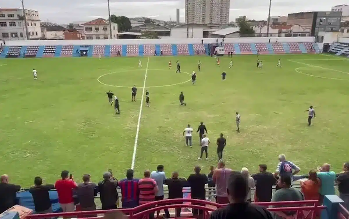 invasão, de campo, homem, armado;