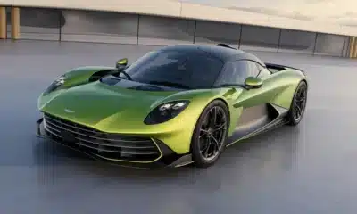 supercarro, alta, tecnologia, desempenho, superior, luxo, personalizável';